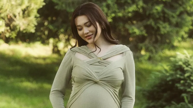 Ерке Есмахан намекнула на скорое рождение ребенка