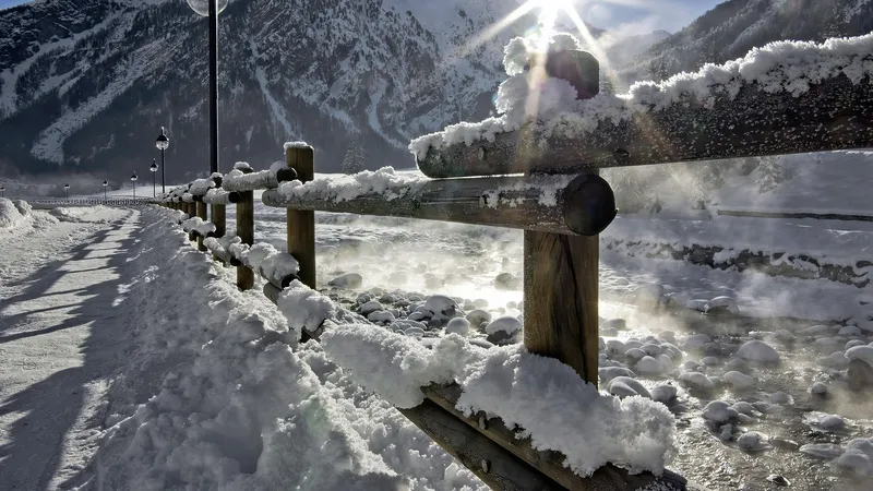 Южную Африку парализовал хаос: снегопад и наводнения унесли жизни 49 человек