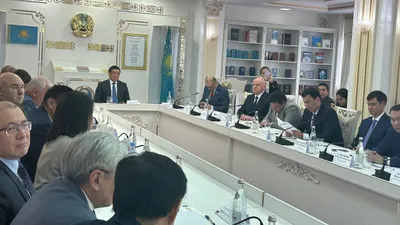 круглый стол, Астана, Конституция , фото - Новости Zakon.kz от 12.06.2025 18:32