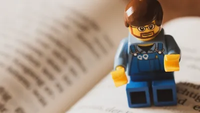 Deloitte начнет выделять сотрудникам деньги на Lego, фото - Новости Zakon.kz от 14.06.2025 08:40