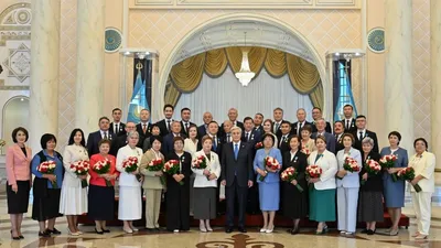 Президент Казахстана вручил награды и присвоил почетные звания ряду медработников, фото - Новости Zakon.kz от 13.06.2025 13:11