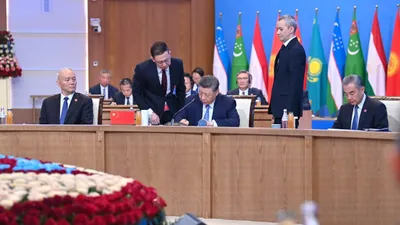 подписание документов, фото - Новости Zakon.kz от 17.06.2025 18:29