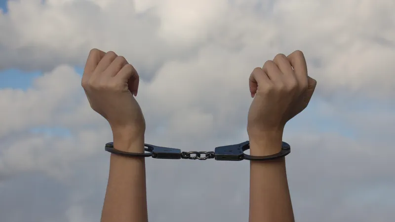 К казахстанцам с важным напоминанием про принуждение к браку обратилось МВД