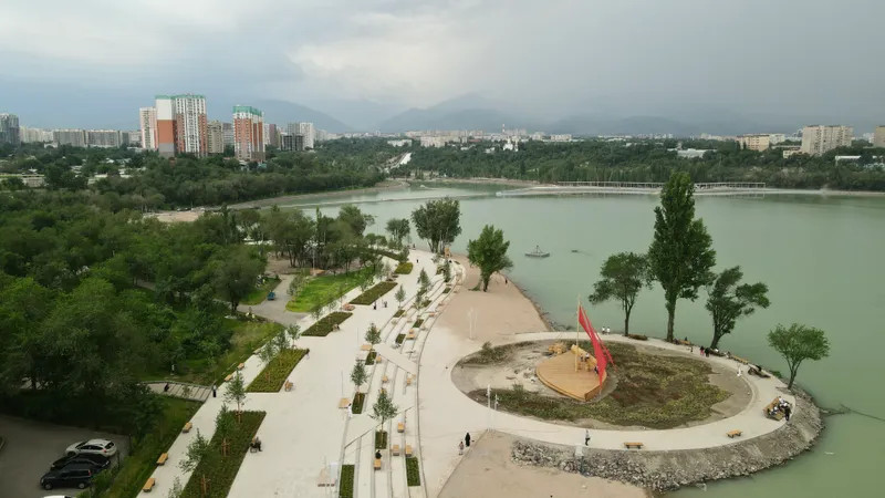 Алматинцы в шоке: Сайран в кадре казахстанского фотографа выглядит как БАО