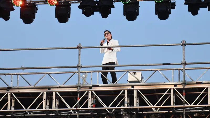 Национальный рекорд в Шымкенте: 500 дронов и 62 000 голосов исполнили гимн в унисон