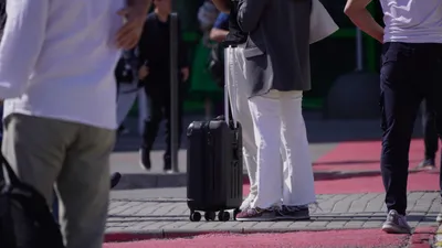 Эмигрант, эмигранты, эмиграция, мигрант, мигранты, миграция, иммигранты, иммигрант, иммиграция, приезжий, приезжие, переезд, аэропорт, люди в аэропорту, путешествие, репатриация, репатрианты, репатриант, кандас, кандасы, сурет - Zakon.kz жаңалық 06.08.2025 13:39