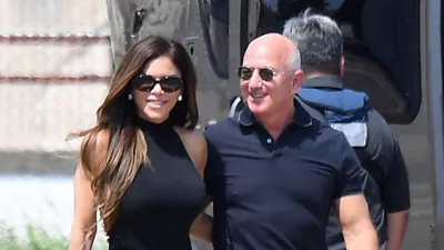 Джеф Безоса и Лорен Санчес прибыли в Венецию на свою свадьбу, фото - Новости Zakon.kz от 26.06.2025 06:42