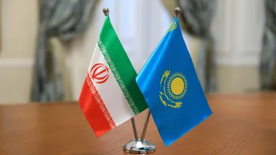 Флаги Ирана и Казахстана, флаги Ирана и Республики Казахстан, флаги Ирана и РК, сурет - Zakon.kz жаңалық 11.12.2025 15:12