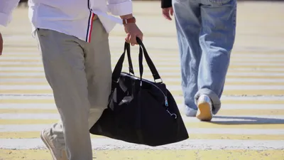 Эмигрант, эмигранты, эмиграция, мигрант, мигранты, миграция, иммигранты, иммигрант, иммиграция, приезжий, приезжие, переезд, аэропорт, люди в аэропорту, путешествие, репатриация, репатрианты, репатриант, кандас, кандасы, сурет - Zakon.kz жаңалық 30.04.2026 11:16