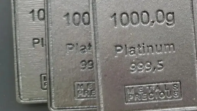 Стоимость платины обновила показатель 2014 года