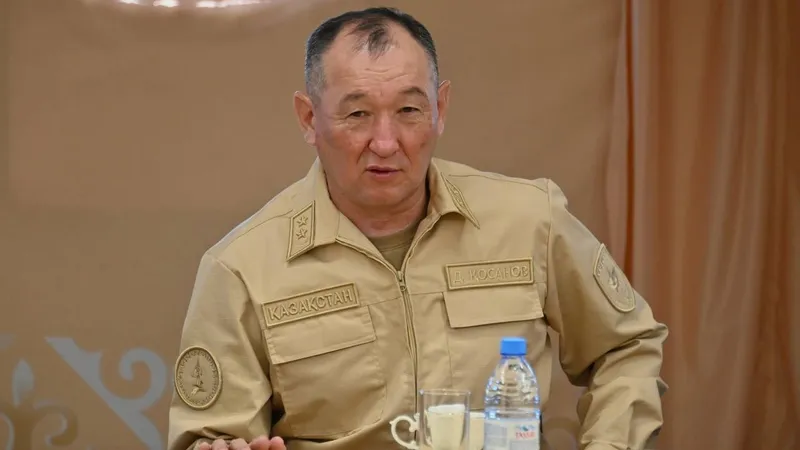 В Актобе министр обороны встретился с воспитанниками детско-юношеского движения "Жас сарбаз"