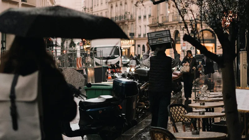 "Вам с сахаром или с дождевой водой?": блогер высмеяла летние реалии Астаны
