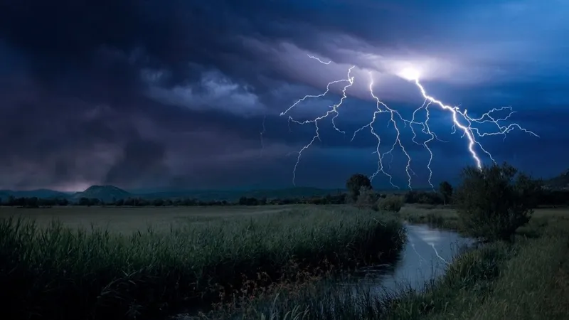 Штормовое предупреждение объявили в Казахстане на субботу