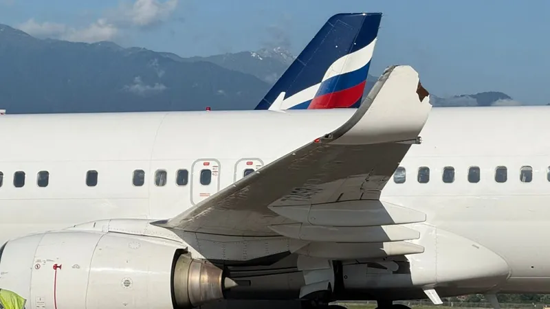 Два самолета столкнулись в международном аэропорту Сочи