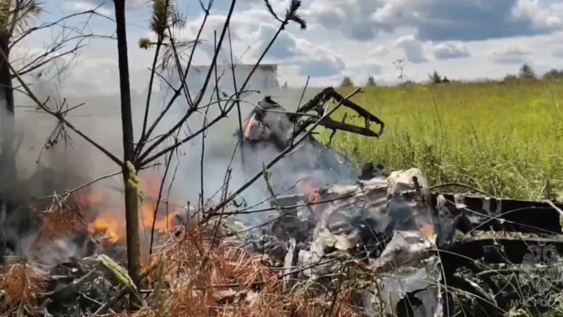 Легкомоторный самолет рухнул в Подмосковье