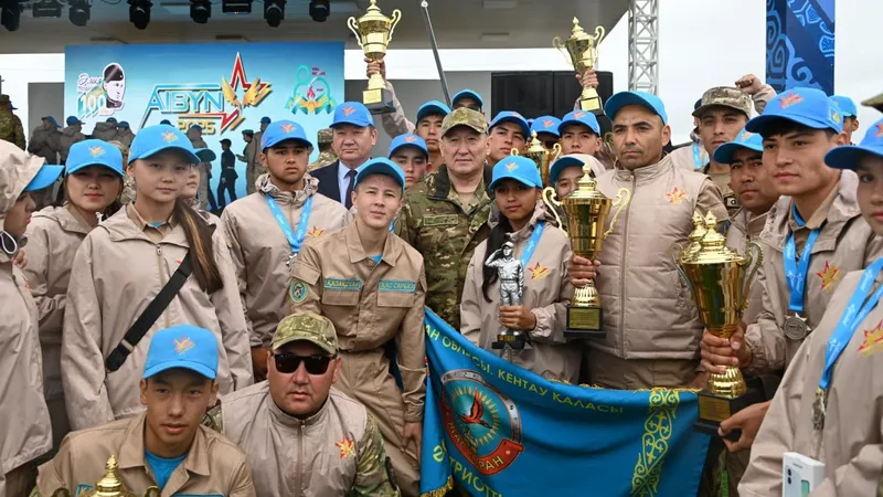 "Айбын-2025": министр обороны вручил награды победителям военно-патриотического сбора