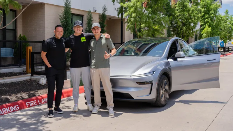 Маск сообщил о первой автономной доставке беспилотного такси Tesla