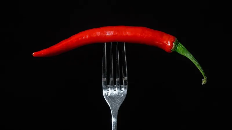 Врач рассказал, для кого опасны острые соусы