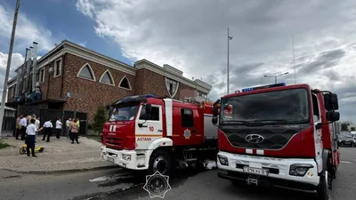 с крыши кафе спасли людей, фото - Новости Zakon.kz от 28.06.2025 12:52