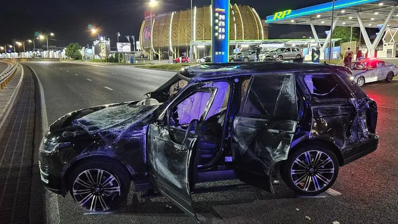 Водителя люксового внедорожника устанавливают полицейские Алматы