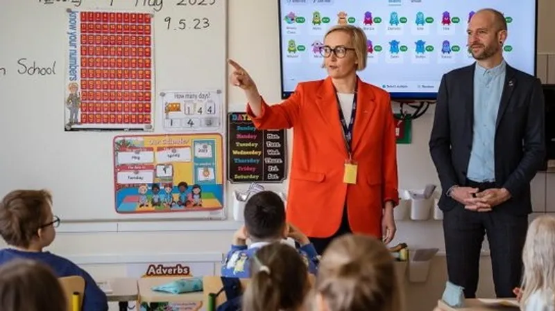 Министр образования Эстонии не смогла умножить 8 на 4