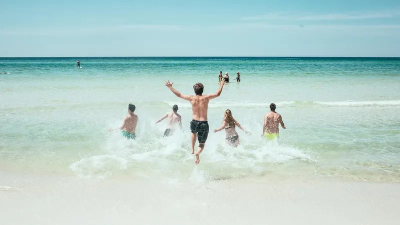 Ученые рассказали, какие инфекции можно подхватить во время летнего купания