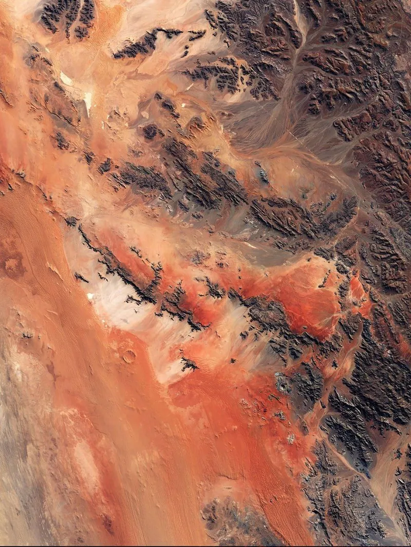 вид из космоса на кратер, фото - Новости Zakon.kz от 01.07.2025 15:50