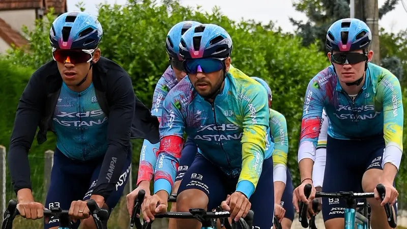 Велокоманда "Астана" объявила свой состав на "Тур да Франс-2025"