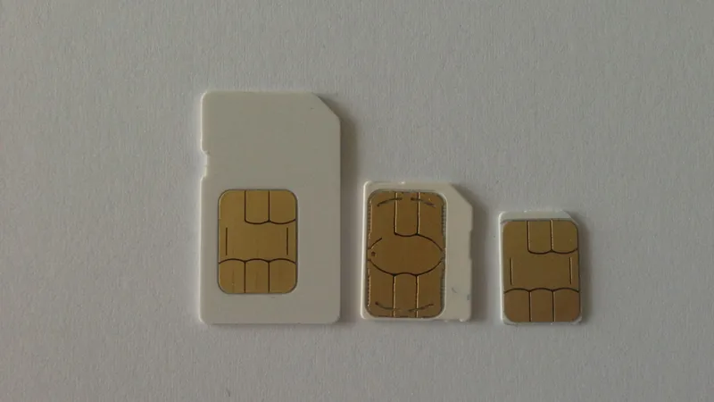 Иностранцам начнут обрубать мобильную связь в России: как этого не допустить