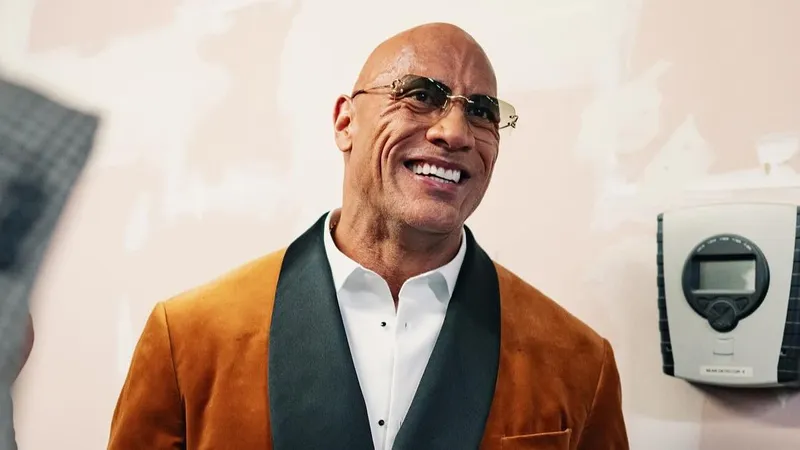 Видео 53-летнего "Скалы" Джонсона с маленькой дочкой взорвало Сеть