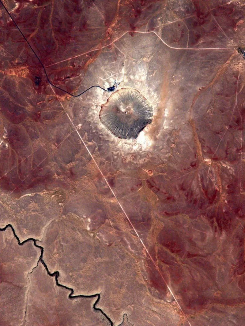 вид из космоса на кратер, фото - Новости Zakon.kz от 01.07.2025 15:50