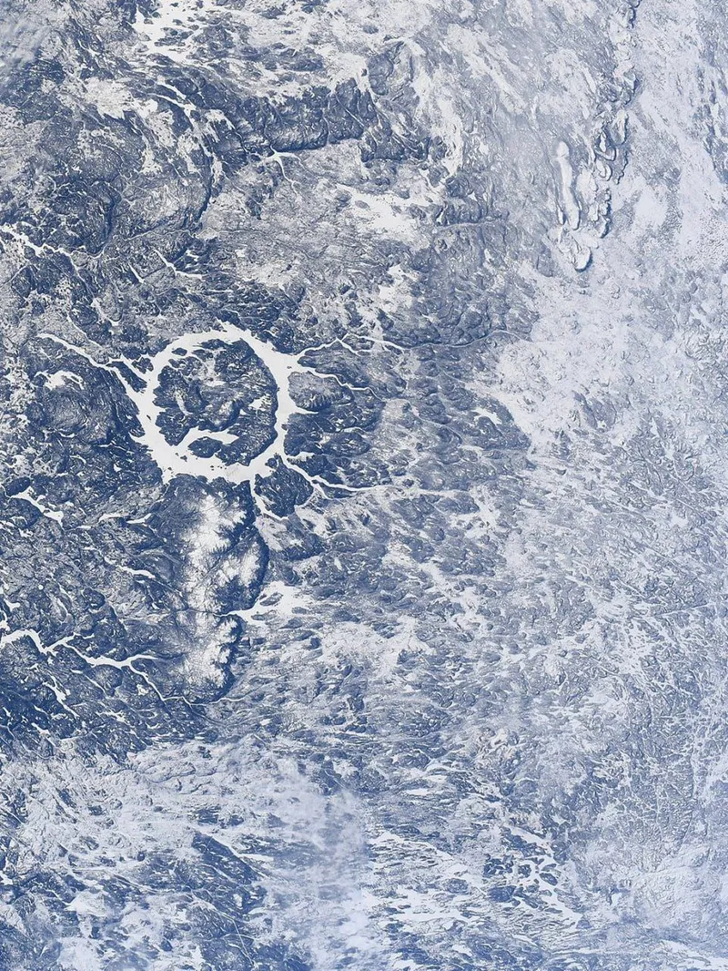 вид из космоса на кратер, фото - Новости Zakon.kz от 01.07.2025 15:50