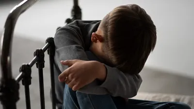 испуганный ребенок, фото - Новости Zakon.kz от 02.07.2025 21:34