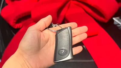 Абиба Абужакынова получила в подарок автомобиль, фото - Новости Zakon.kz от 02.07.2025 06:10