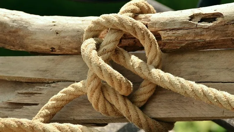 Во Франции похитили и пытали владельца узбекского банка