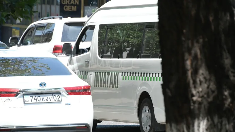 В Алматы инватакси обязали работать круглосуточно