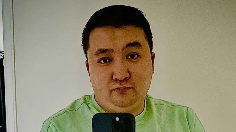 КВНщик Еркебулан Мырзабек опубликовал первое фото с новорожденным сыном