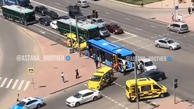 Очередное ДТП с автобусом произошло в Астане: пострадали пассажиры, фото - Новости Zakon.kz от 04.07.2025 10:55