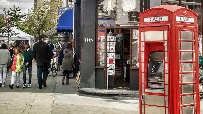 Приснилось небо Лондона: компания с офисом в Алматы обещала казахстанцам работу в Англии