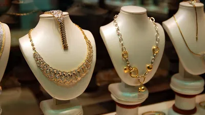 ювелирные изделия на манекенах, фото - Новости Zakon.kz от 04.07.2025 10:25