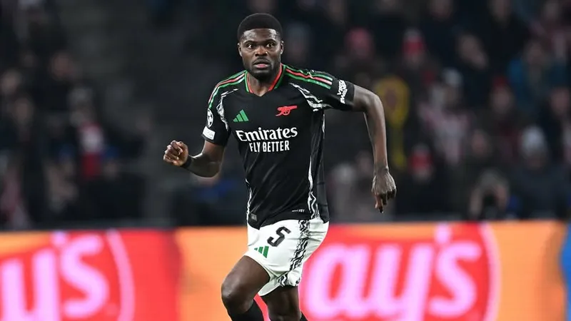 Бывшего футболиста "Арсенала" обвиняют в пяти изнасилованиях