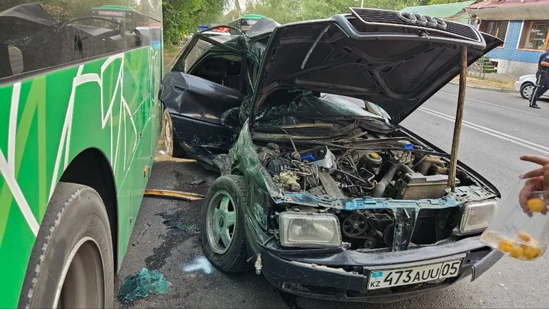 Жесткое ДТП в Алматы: автобус протащил за собой Audi и Tank с ребенком внутри