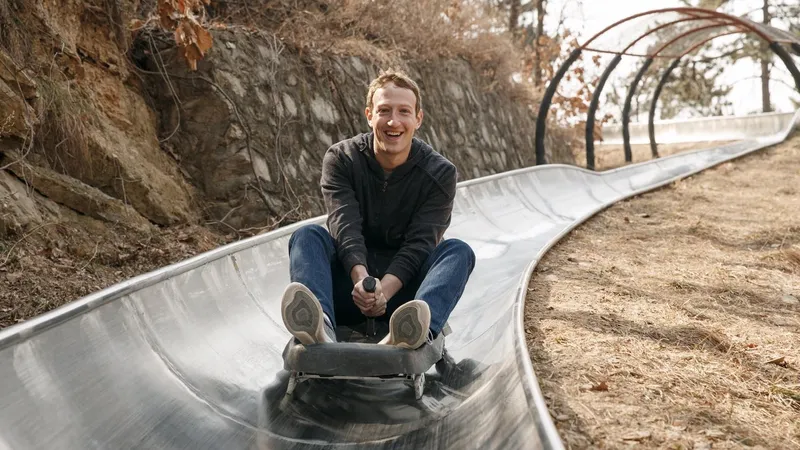 Цукерберг переоделся в птицу на американский праздник