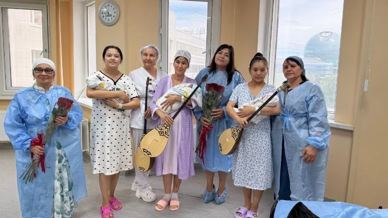 В Астане рожденным в День столицы сделали трогательный сюрприз