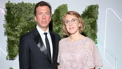 российский актер Андрей Мерзликин с женой Анной, фото - Новости Zakon.kz от 08.07.2025 14:08