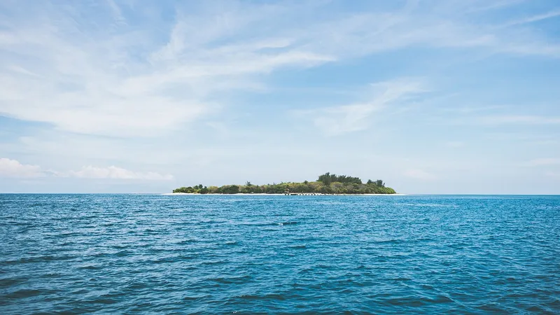 Пассажиры знаменитой авиакомпании застряли на острове посреди Атлантического океана