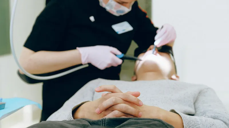 Врач назвал ошибки в стоматологической анестезии, которые приводят к коме