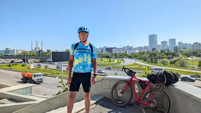 Александр Коренецкий отправился из Уфы в Казахстан на велосипеде, фото - Новости Zakon.kz от 14.07.2025 01:42