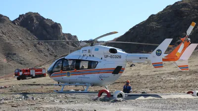 вертолет МЧС в горах, фото - Новости Zakon.kz от 14.07.2025 11:40