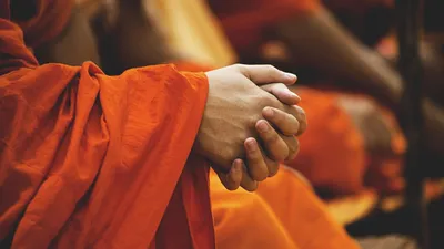 Буддизм, руки, одежда, фото - Новости Zakon.kz от 17.07.2025 05:37